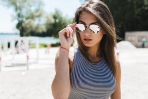 چگونه بدانیم که عینک آفتابی از کیفیت خوب برخوردار است