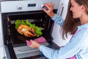 تمیز کردن سینی فر با شش راه حل ساده و آسان