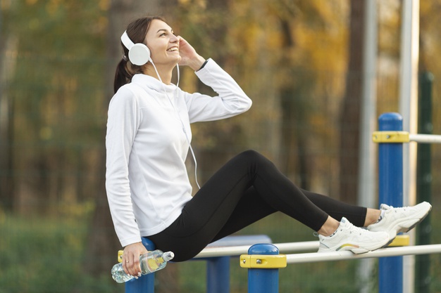 پنج مزیت گوش دادن به موسیقی هنگام ورزش