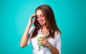 نوشیدنی های تابستانی که می توانید با میوه درست کنید