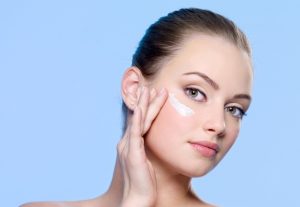 دلایل خشکی پوست چیست؟ و راه های جلوگیری از خشکی پوست چیست ؟