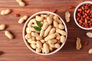 فواید بادام زمینی در جوانان